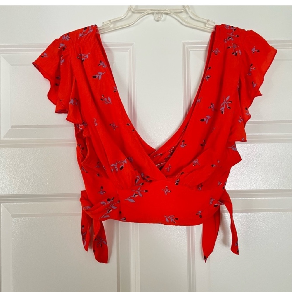 Free People Pretty Daze Crop Top Size Small Red Floral Print Ruffle V Neck